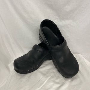 Slightly used Dansko Shoes Sz 40 (9)